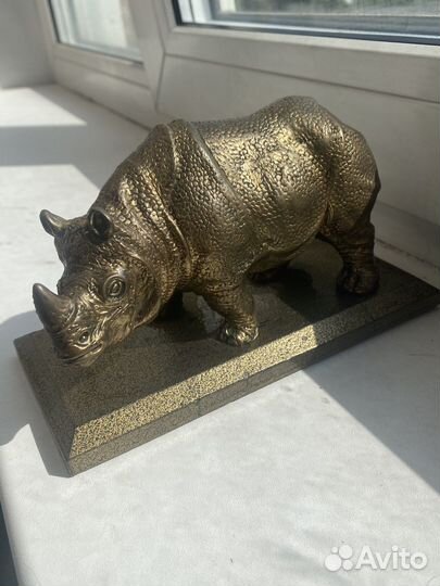 Бронзовый носорг