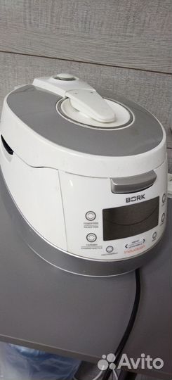 Мультиварка Bork u701