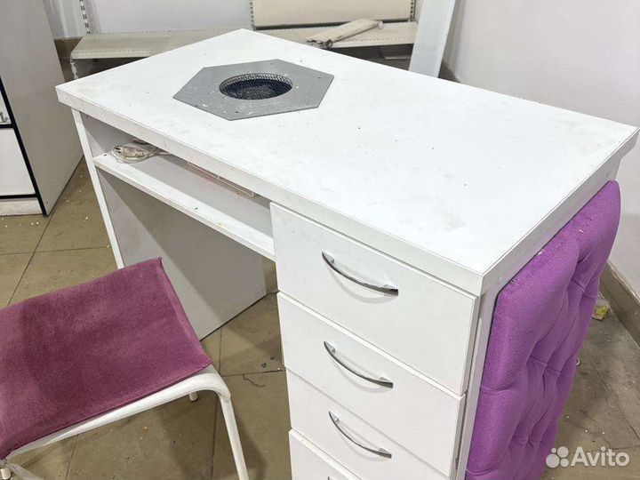 Столик маникюрный