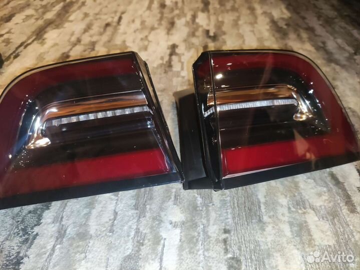 Жёлтые поворотники model 3