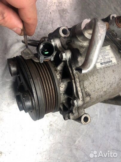 Компрессор кондиционера Mitsubishi Lancer Galant