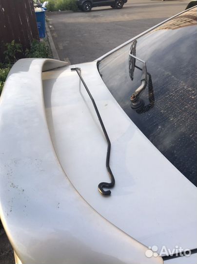 Упор капота