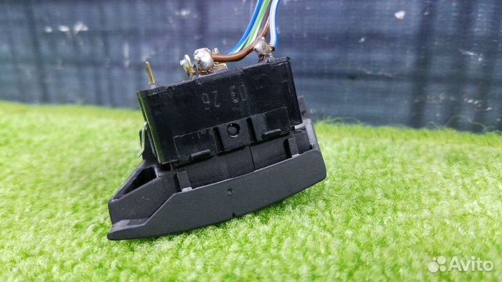 Кнопка центрального замка Audi A6 C5 ASN 2003