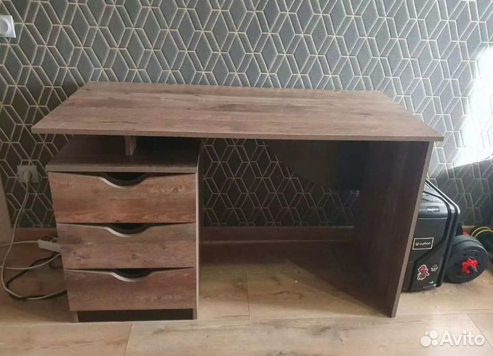 Стол письменный