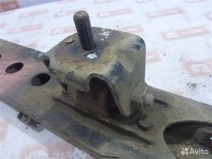 Траверса Mitsubishi Montero Sport K90 6G72 2000