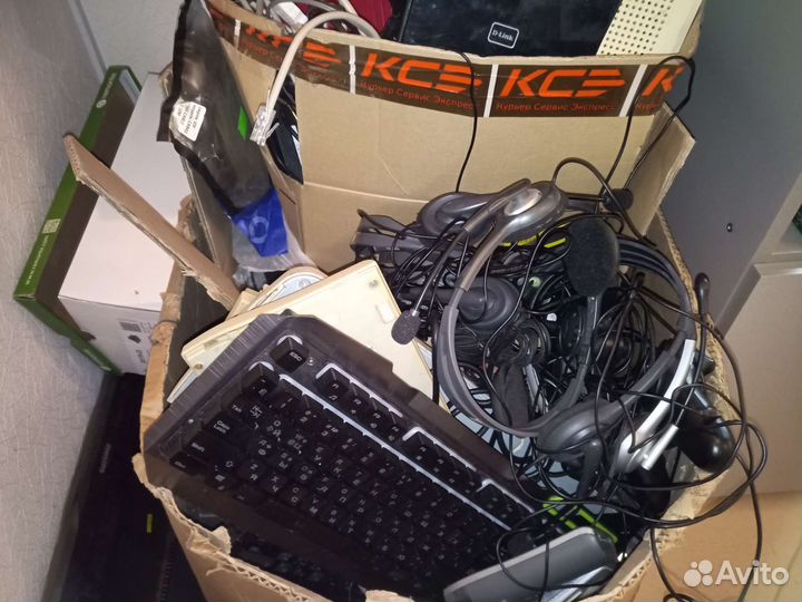 Неисправные аксессуары (бутафор, клавы, мыши, уши)