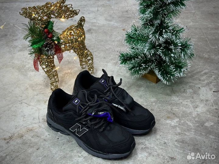 Кроссовки New Balance 1906R с подвесной сумкой