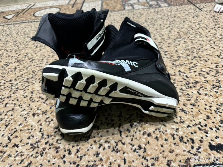 Лыжные ботинки атомик