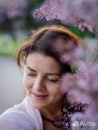 Фотосессия в цветущих деревьях