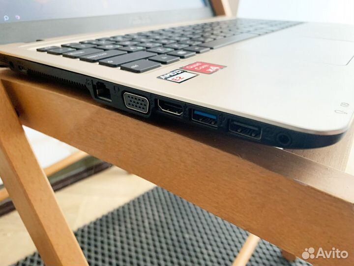 Ноутбук Asus 15.6 4 Ядра / SSD 256GB + Сумка, Мышк