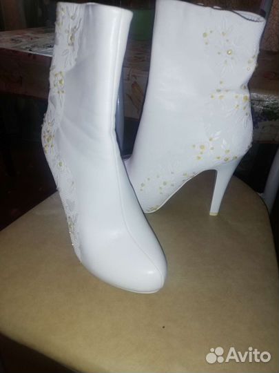Белые свадебные сапоги