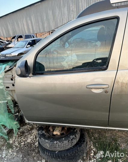 Дверь левая Renault Duster 2010-2021