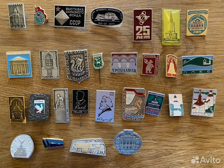 Значки СССР разные 190 шт и вымпела
