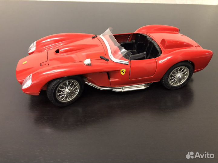 Модель burago 1:18 Ferrari