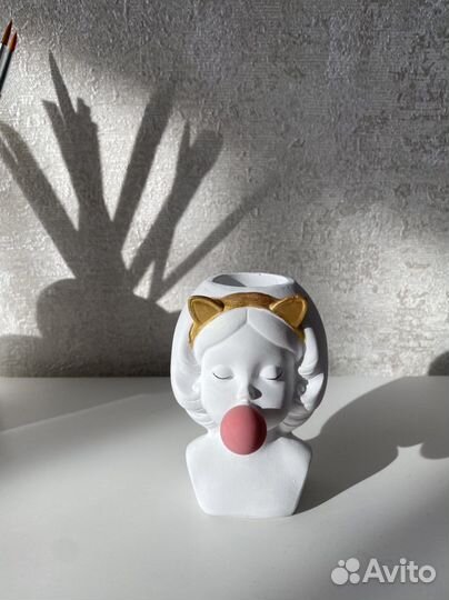 Кашпо из гипса девочка с жвачкой