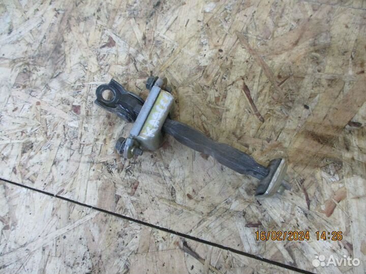 Ограничитель двери Ниссан Альмера Классик