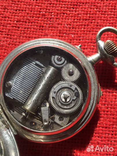 Старинные карманные часы с музыкой