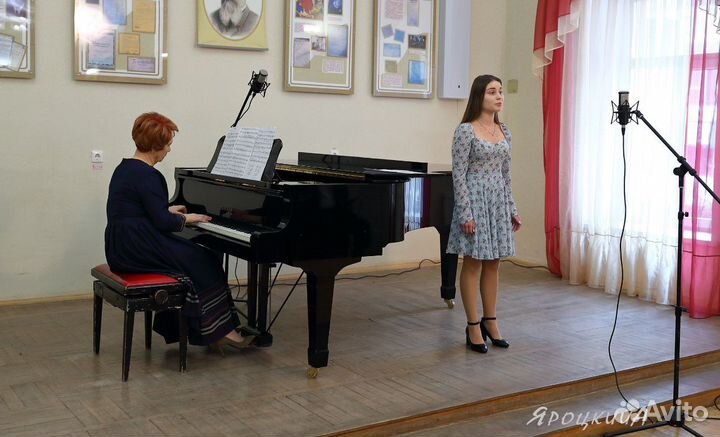 Репетитор по вокалу и фортепиано