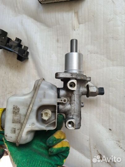 Главный тормозной цилиндр Chrysler 300C