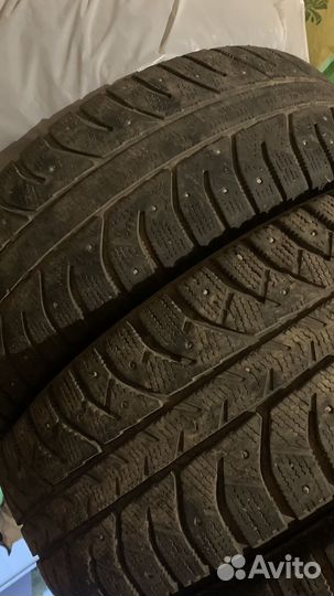 Bridgestone Ice Cruiser 7000 215/65 R16 98