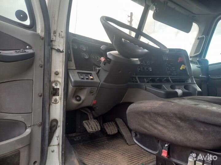 Freightliner FLC 120, 2003