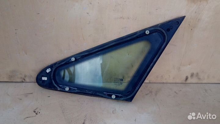 Стекло переднее правое форточка на Опель Зафира Б