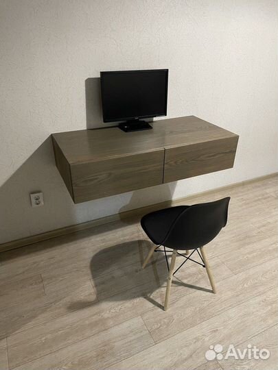 Консоль настенная