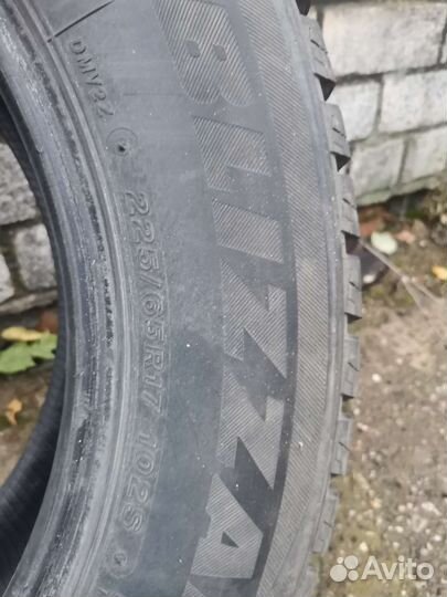 Bridgestone Blizzak DM-V2 225/65 R17