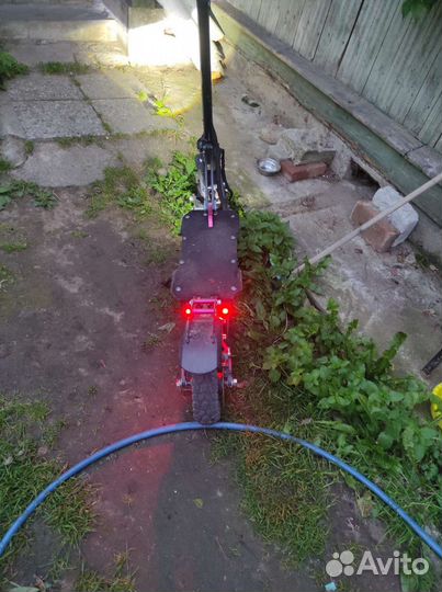 Полноприводный электросамокат currus m10