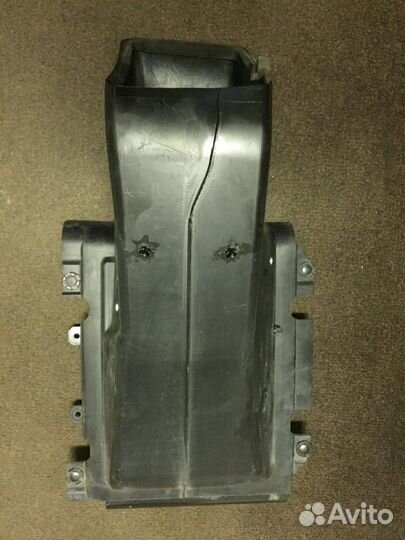 Направляющая воздушного потока Nissan GTR R35