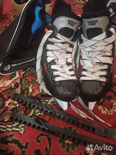 Коньки хоккейные