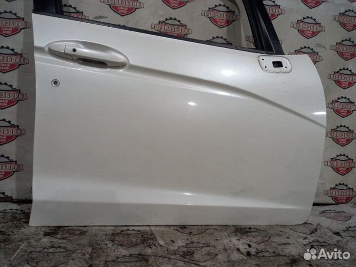 Дверь передняя правая Honda Fit GP5 LEB
