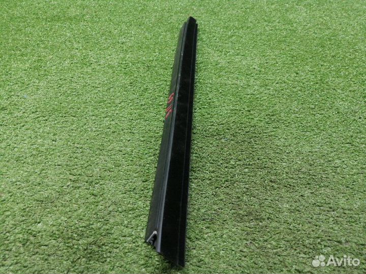 Уплотнитель стекла двери Mercedes Glk