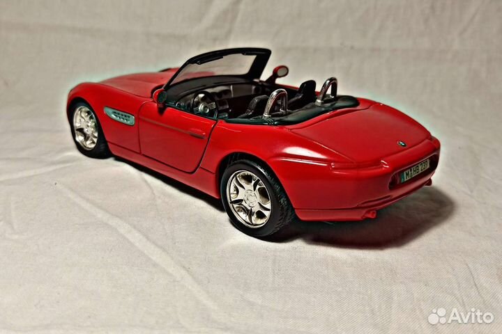 Масштабная модель BMW Z8 Maisto 1/24