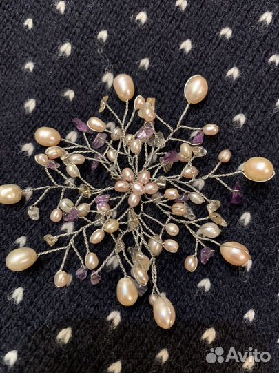 Брошь ручной работы из жемчуга и аметиста