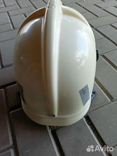 Шлем каска пожарного спасателя