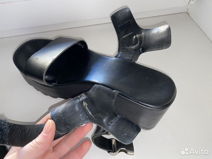 Сандалии на платформе