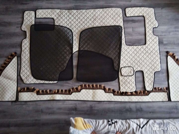 Ламбрикены, ковры и шторы