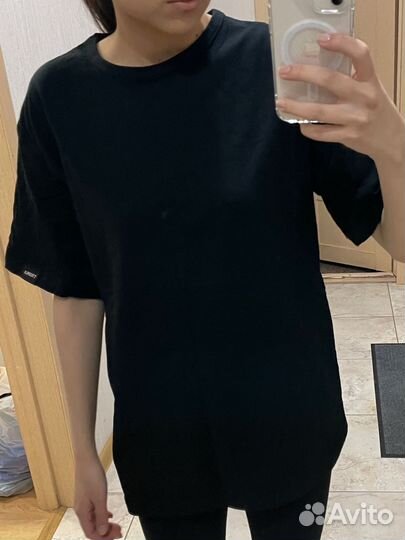 Черная футболка