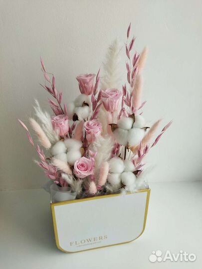 Букеты из стабилизированных роз, сухоцветов