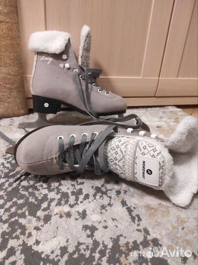 Коньки фигурные 36 размер б/у