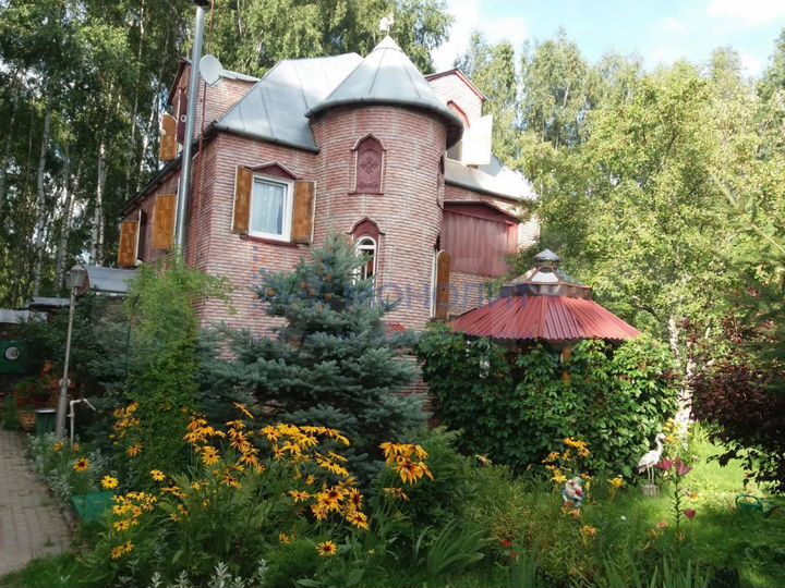 Коттедж 216,8 м² на участке 46 сот.