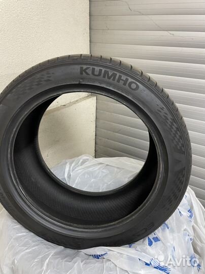 Kumho Ecsta KU19 275/40 R19 и 275/40 R19