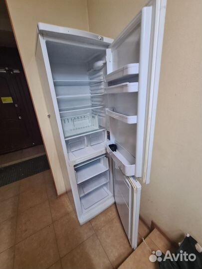 Холодильник indesit на запчасти