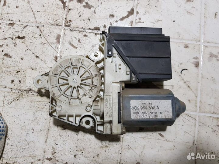 Мотор стеклоподъемника Seat Ibiza 2002 год 1.4