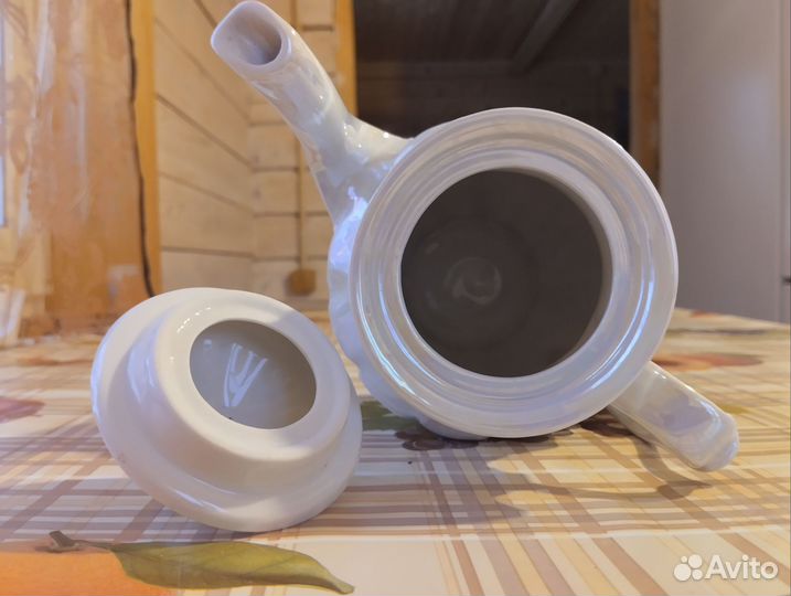 Чайник фарфоровый