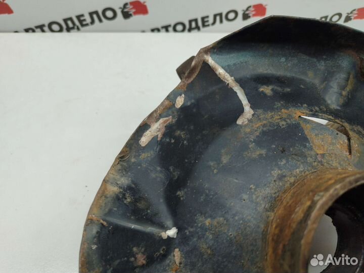 Кулак передний правый Hyundai Accent X3 1998 г.в