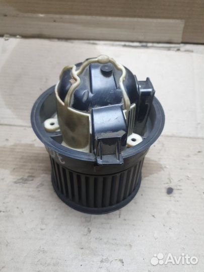 Моторчик печки (отопителя) Peugeot 308 хэтчбэк 1.6