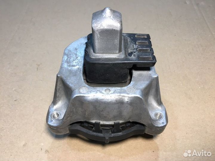 Подушка крепления двигателя передняя правая Bmw 5