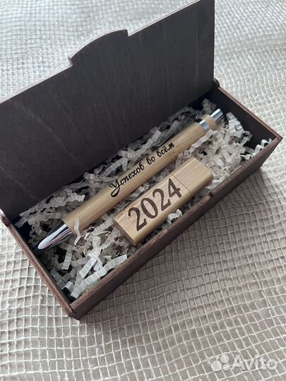 Ручка и флешка именные